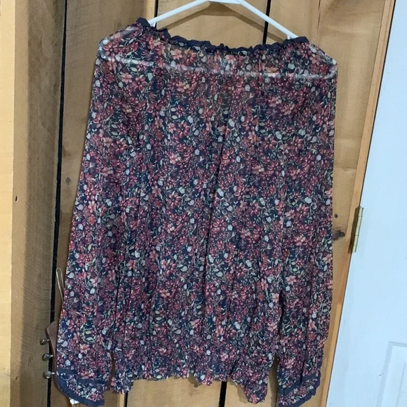 Decree Sheer Blouse - Picture 5 of 8